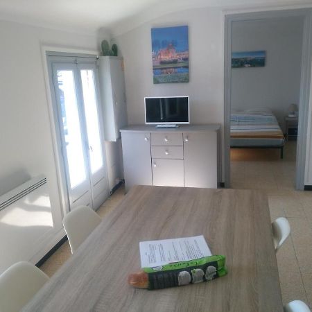 Appartement 62 M2 1Er Etage Avec Jardin Au Rdc Saint-Génis Buitenkant foto